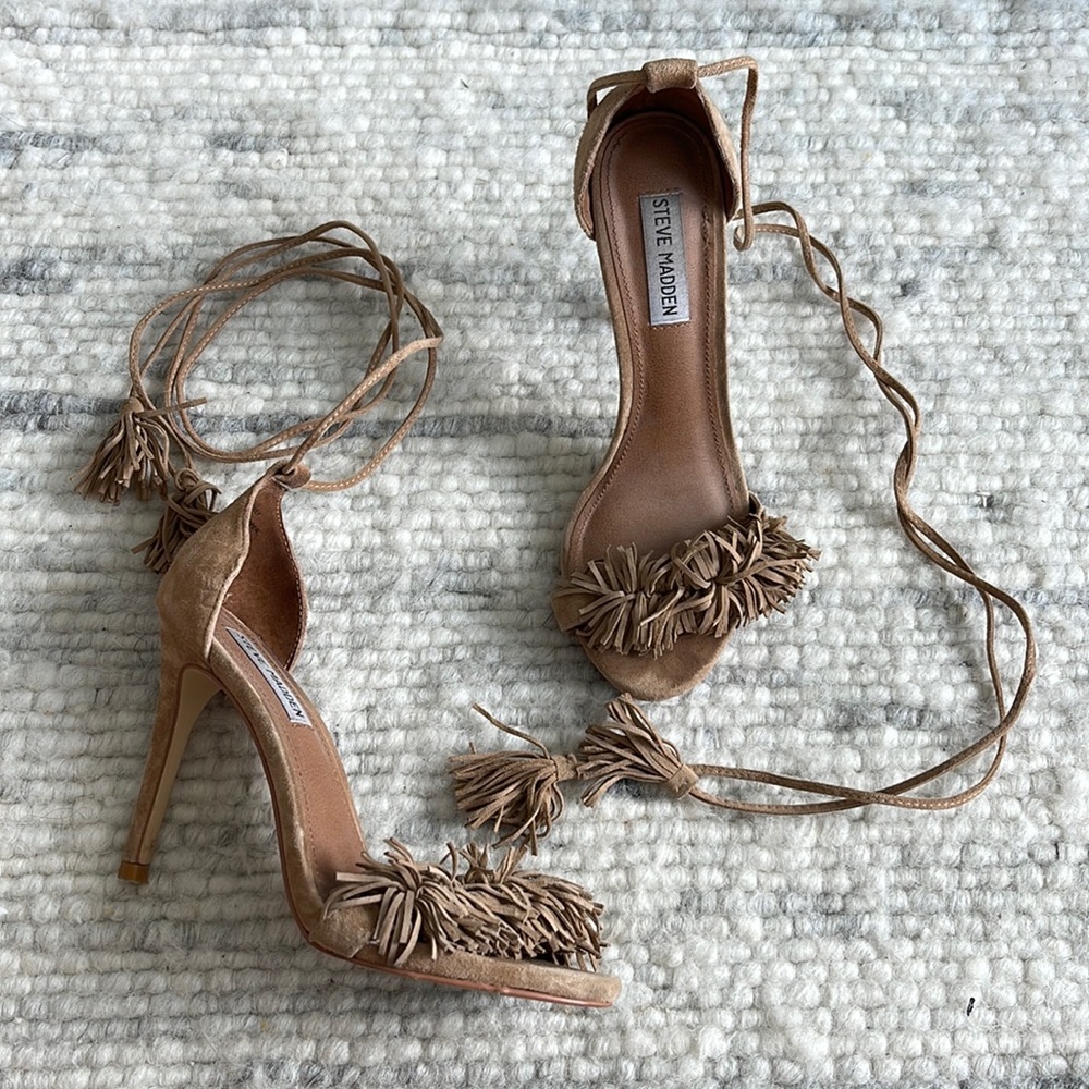 Steve Madden Sassey Tan Suede Tassel Heel - Size 8. One heel needs repair.